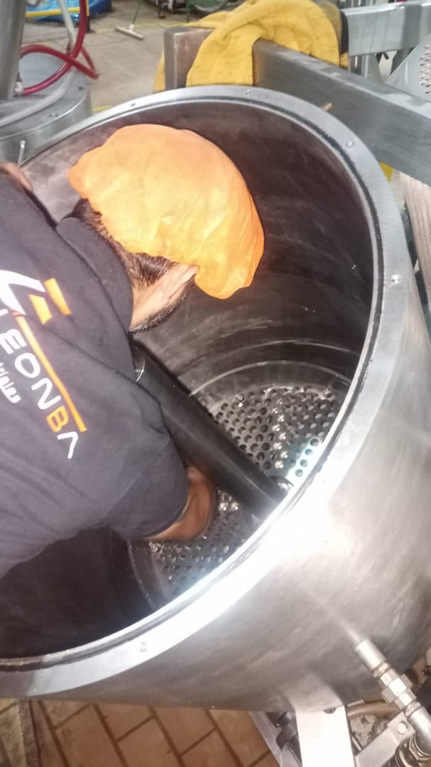 Mantenimiento y montaje de máquina.